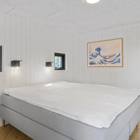 Дом отдыха Cozy Home In Hadsund With Sauna